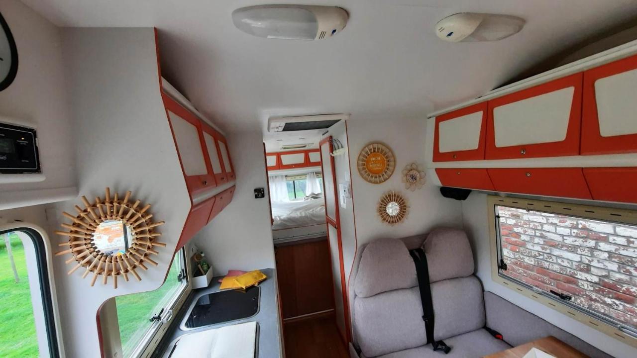 Camping Car A 3 Minutes Du Parc Pairi Daiza Hotel Brugelette Exterior photo